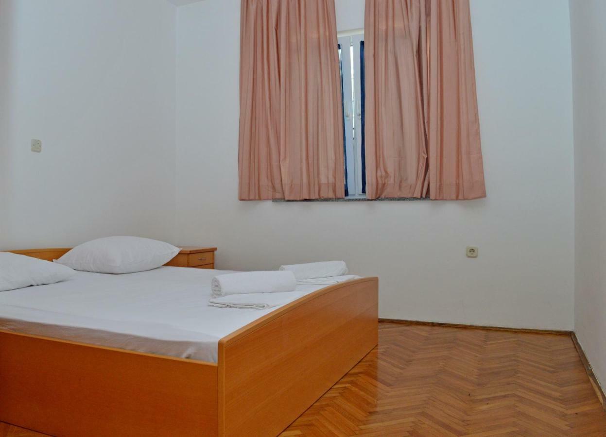 Apartments Macak Novalja Exterior foto