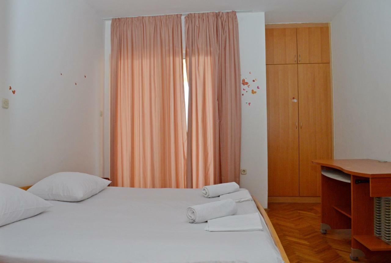 Apartments Macak Novalja Exterior foto